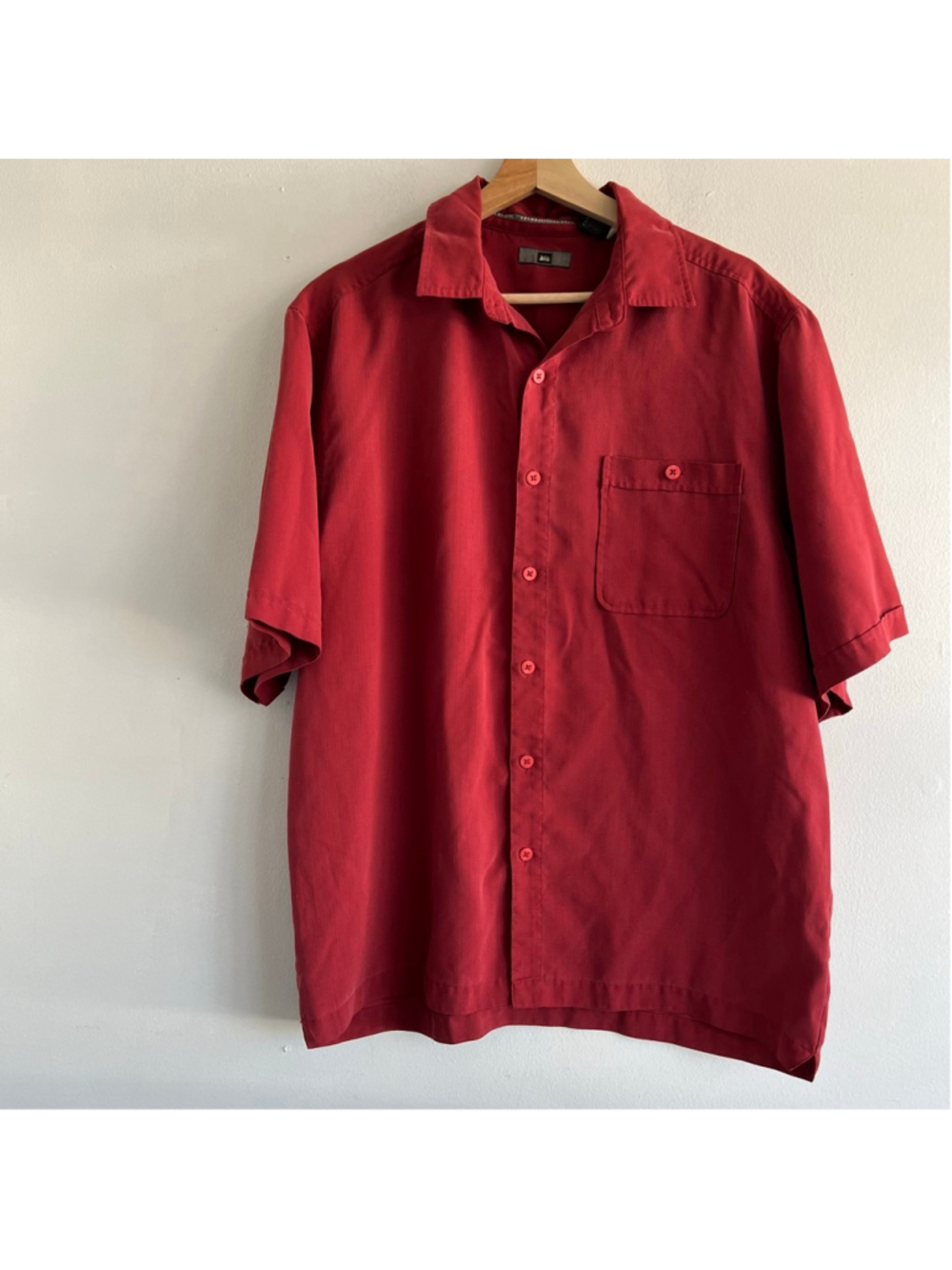 Men's REI Red Short Sleeve Casual Button Down Shirt M